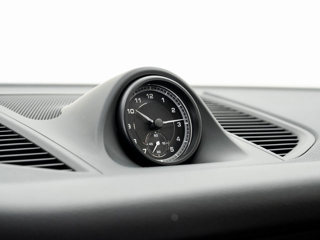 Used 2025 Porsche Macan image 18