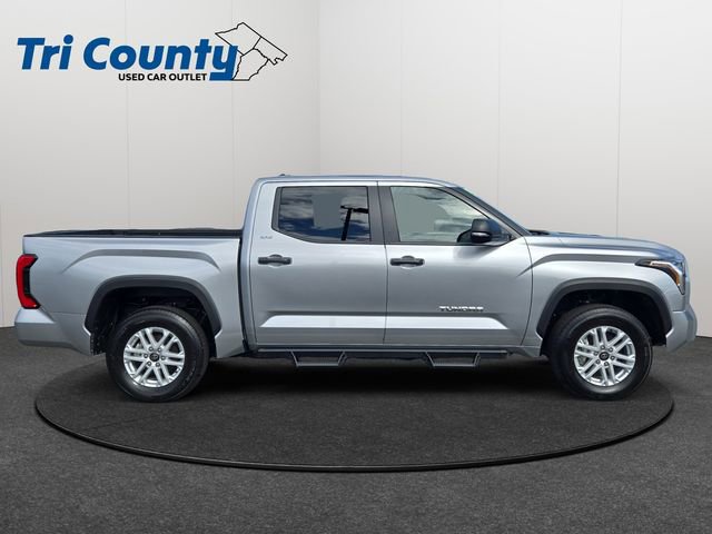 Used 2025 Toyota Tundra SR5 w/ SR5 Convenience Package AWD/4WD image 9