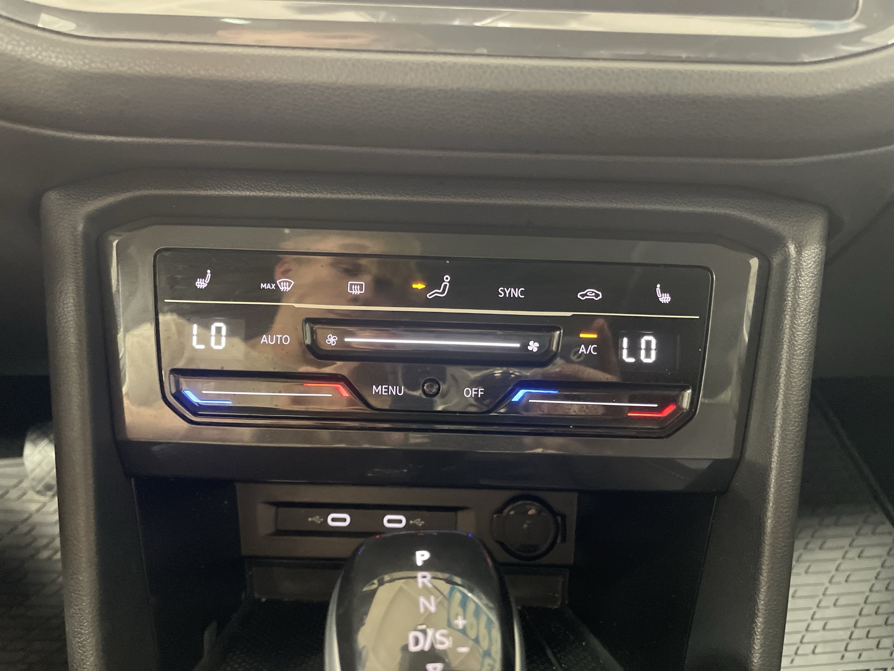 Used 2023 Volkswagen Tiguan SE w/ Panoramic Sunroof Package AWD/4WD image 19