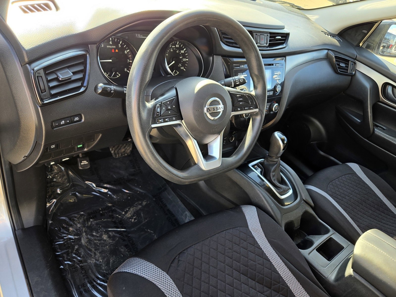 Used 2018 Nissan Rogue Sport S image 12