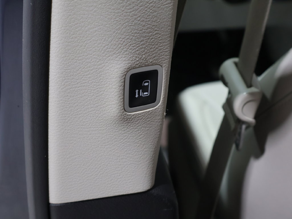 Used 2021 Chrysler Pacifica Touring-L FWD image 23