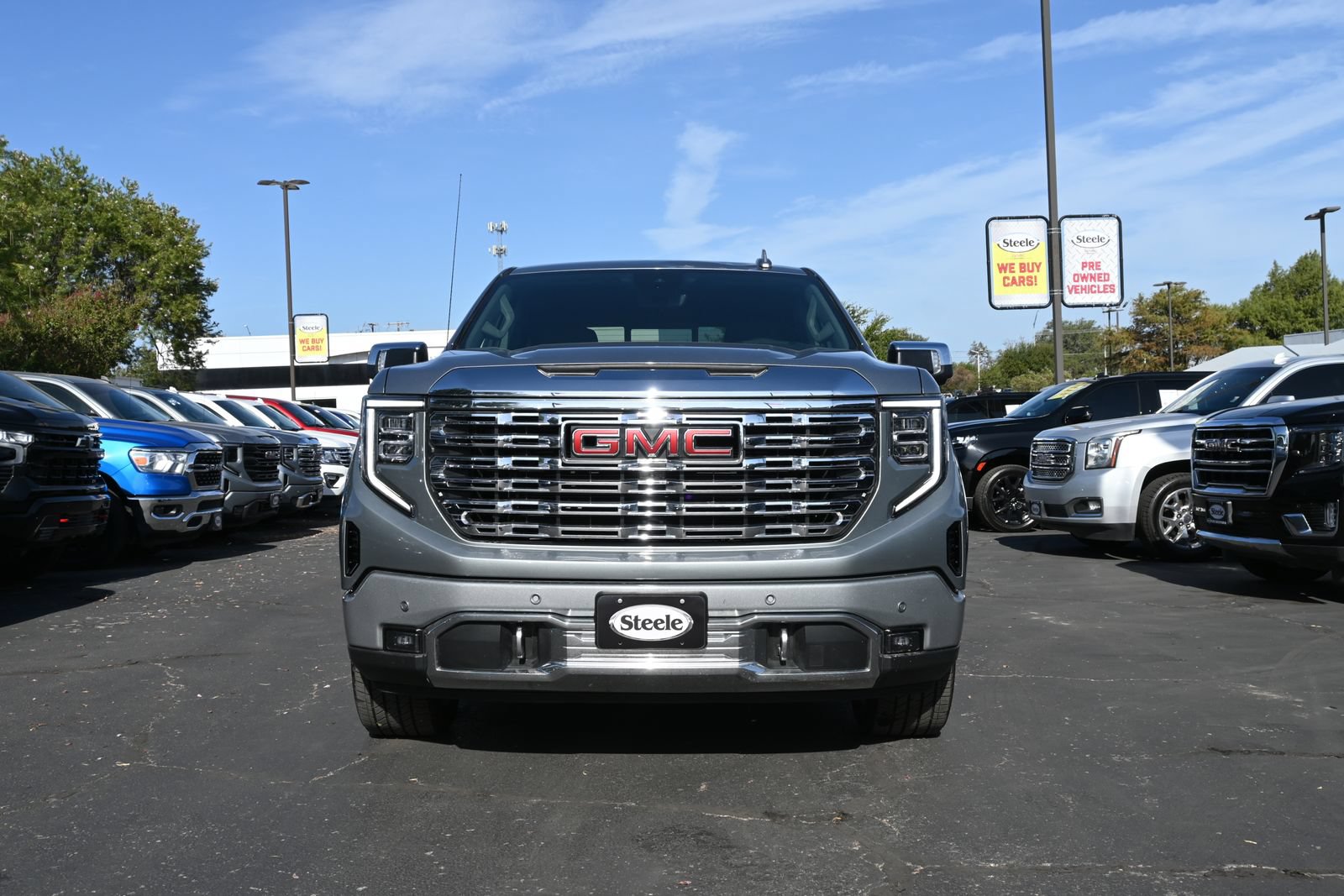Used 2025 GMC Sierra 1500 Denali AWD/4WD image 2