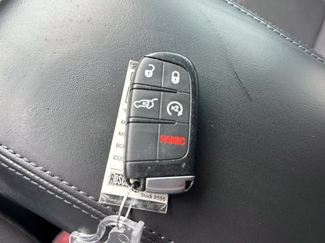 Used 2020 Jeep Grand Cherokee Laredo AWD/4WD image 2