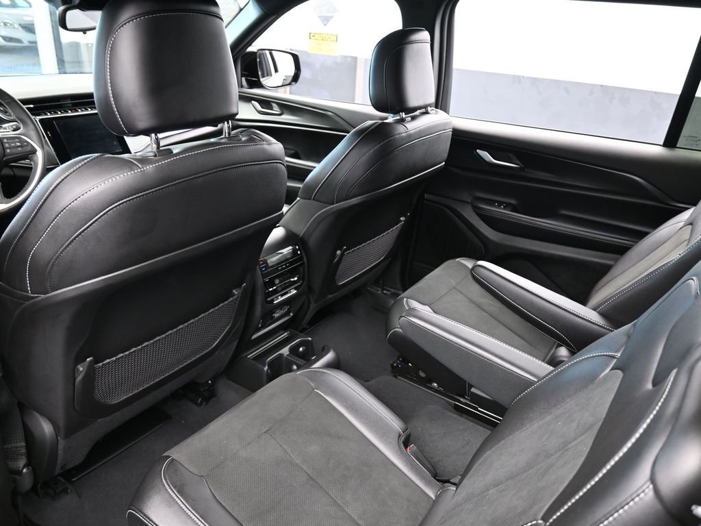 Used 2024 Jeep Grand Cherokee L Altitude image 36