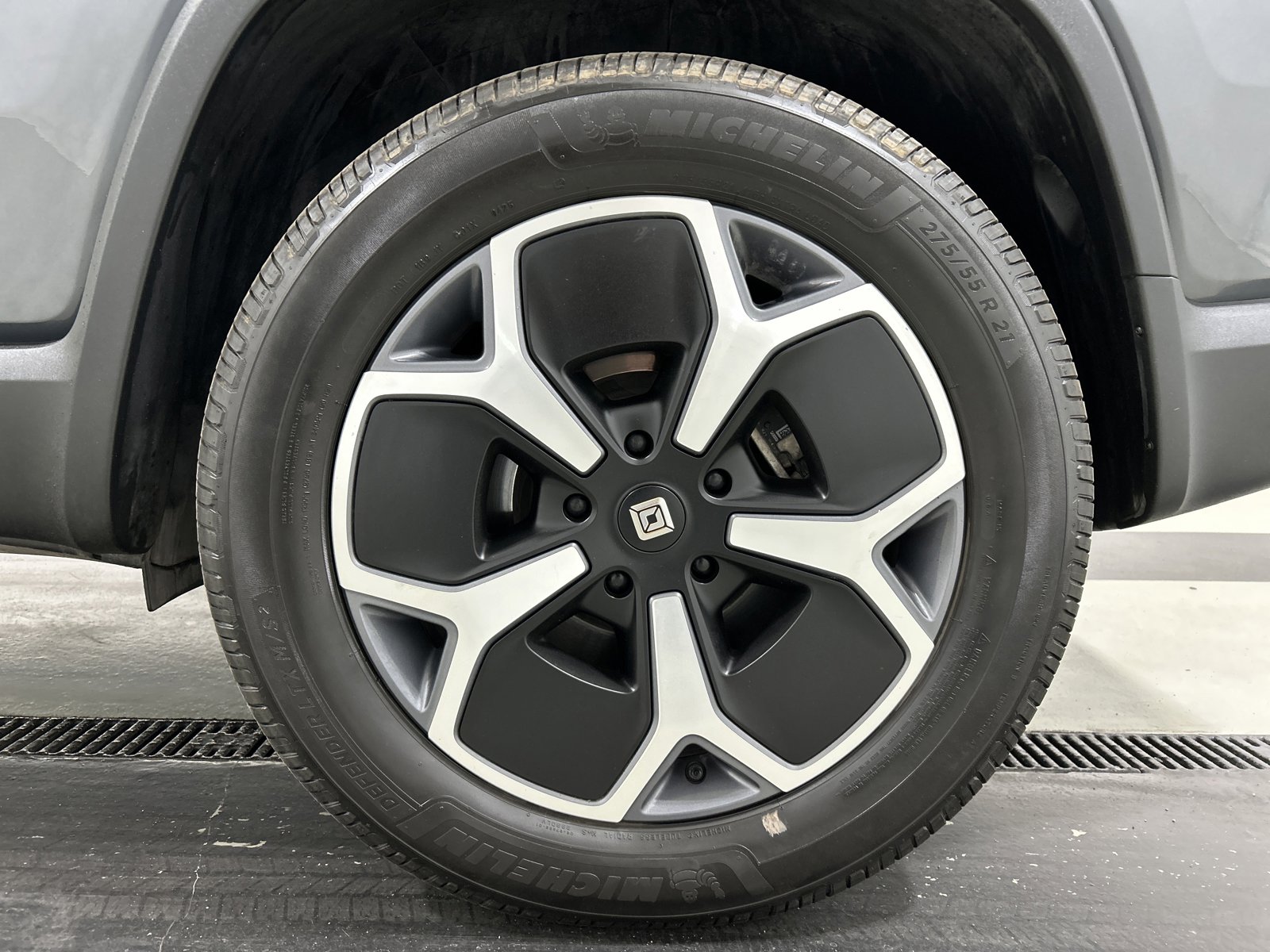 Used 2023 Rivian R1S Adventure image 33