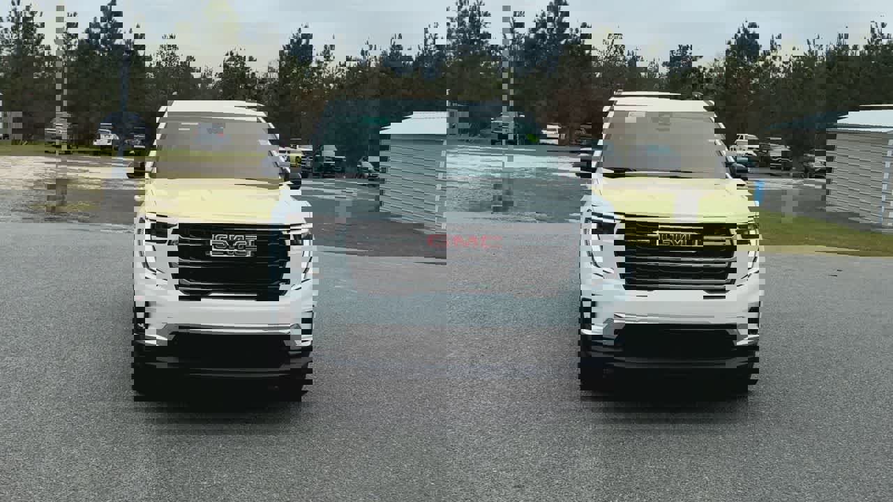 Used 2025 GMC Acadia Elevation image 3