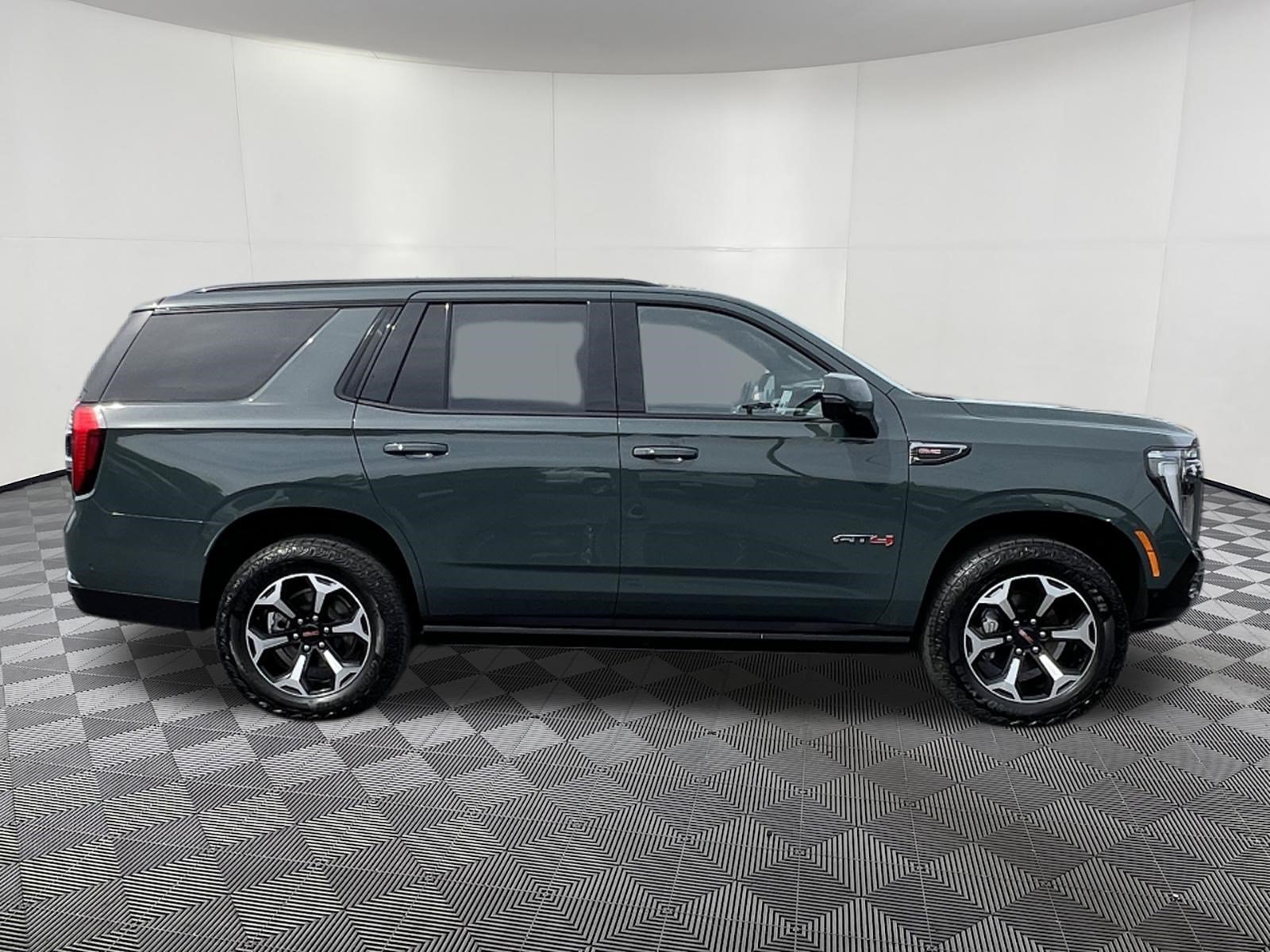 Used 2025 GMC Yukon AT4 w/ AT4 Premium Package AWD/4WD image 7
