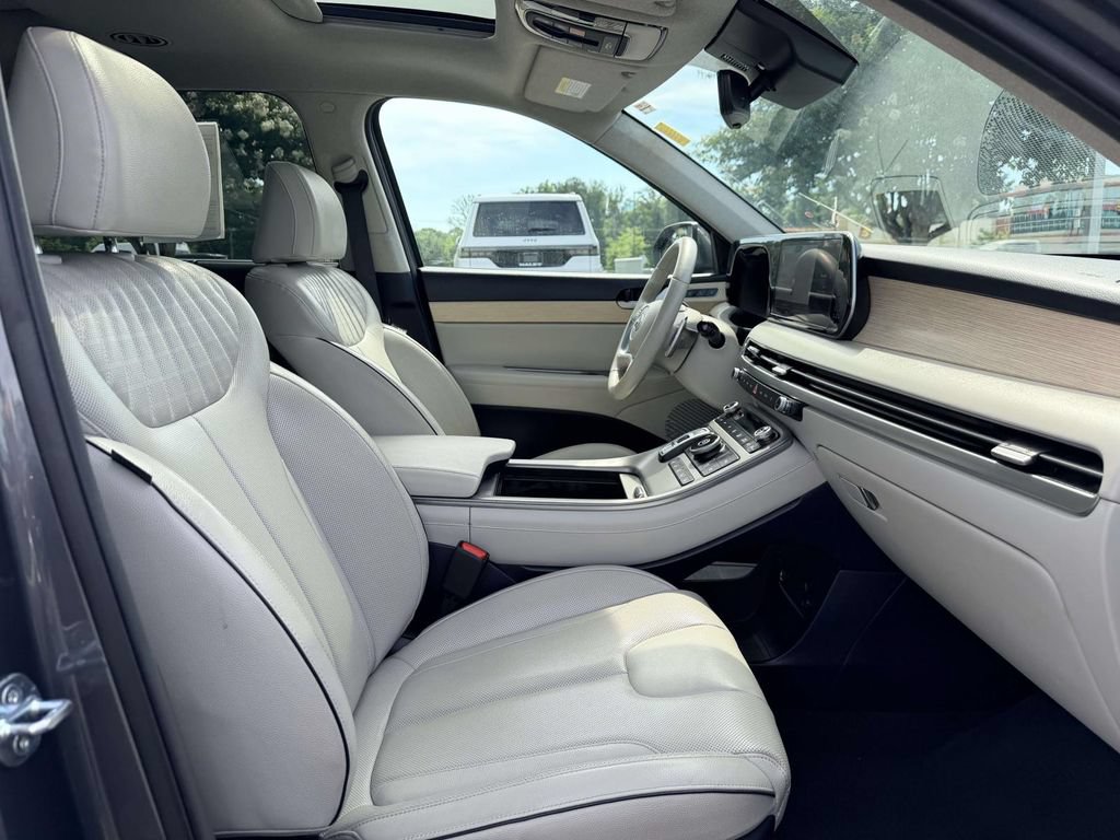 Used 2024 Hyundai Palisade Limited FWD image 9