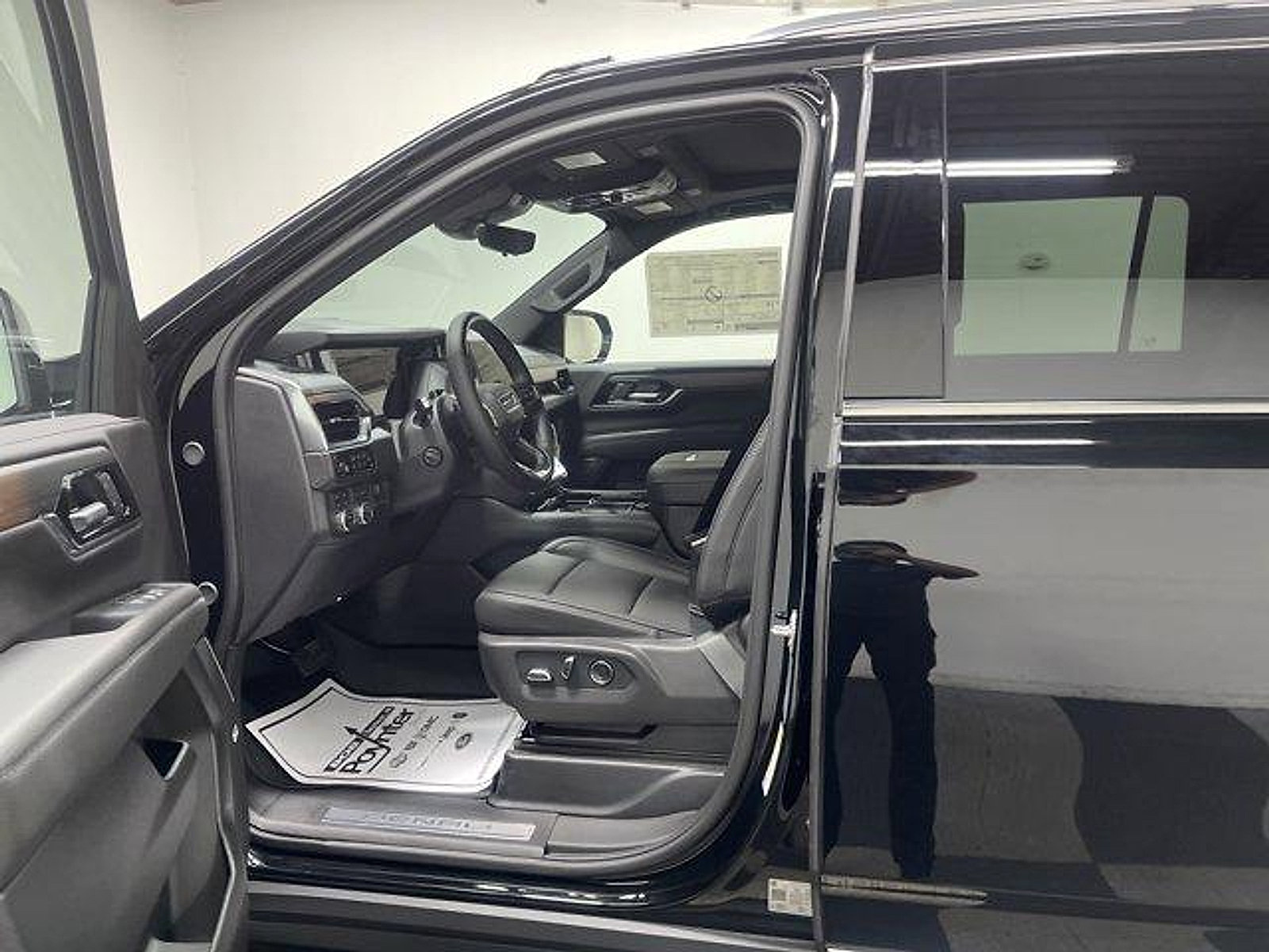 New 2026 GMC Yukon XL Denali w/ Denali Reserve Package AWD/4WD image 7