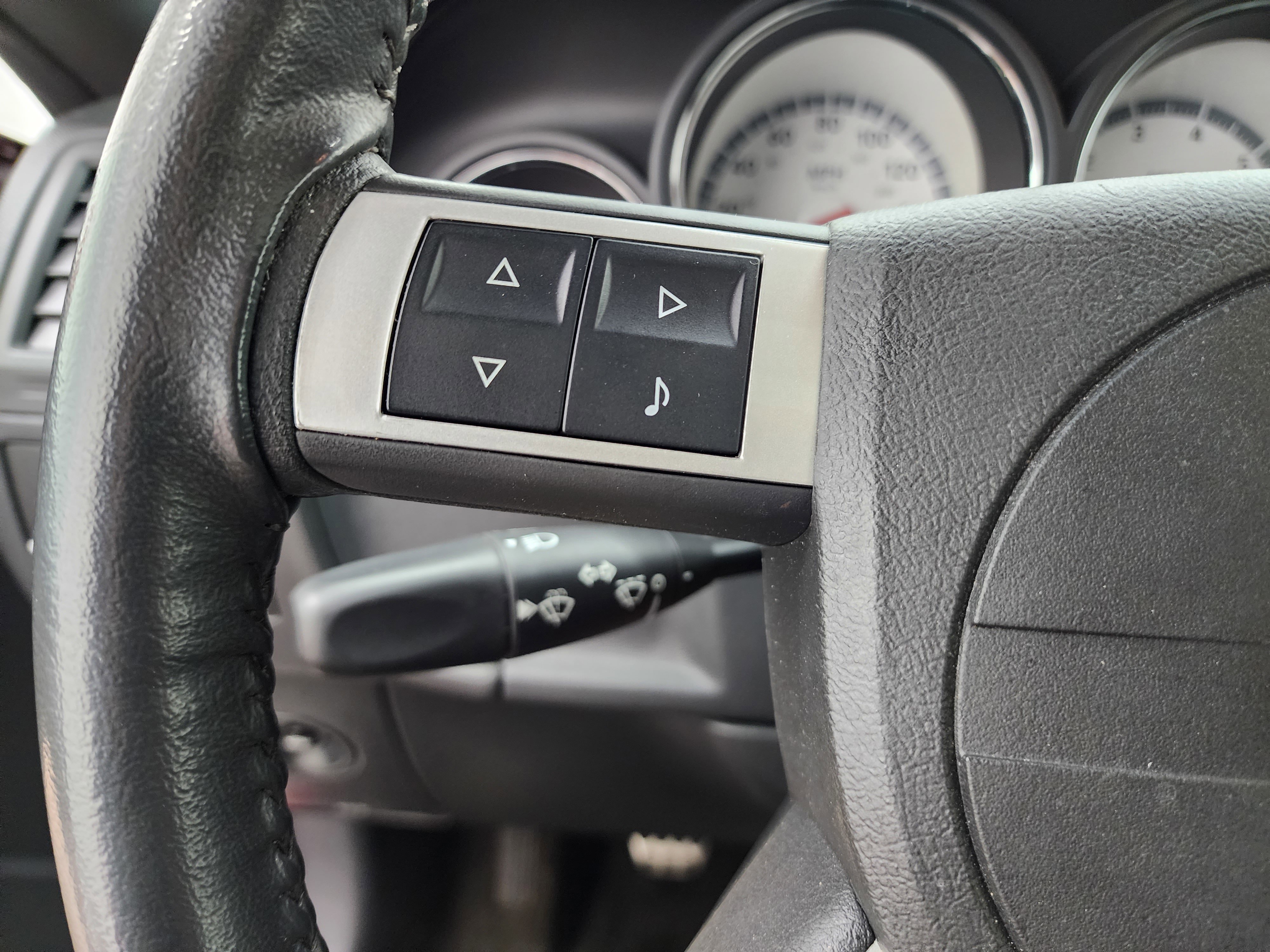 Used 2010 Dodge Challenger R/T RWD image 40