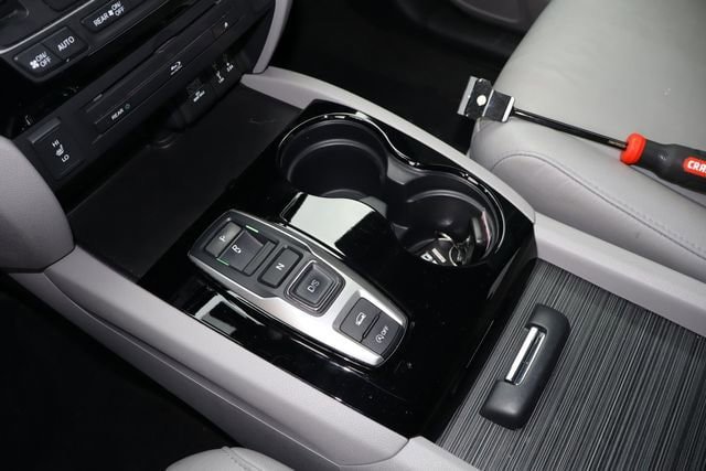 Used 2017 Honda Pilot Touring image 28