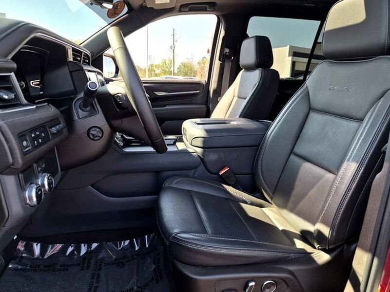 Used 2024 GMC Yukon Denali image 12
