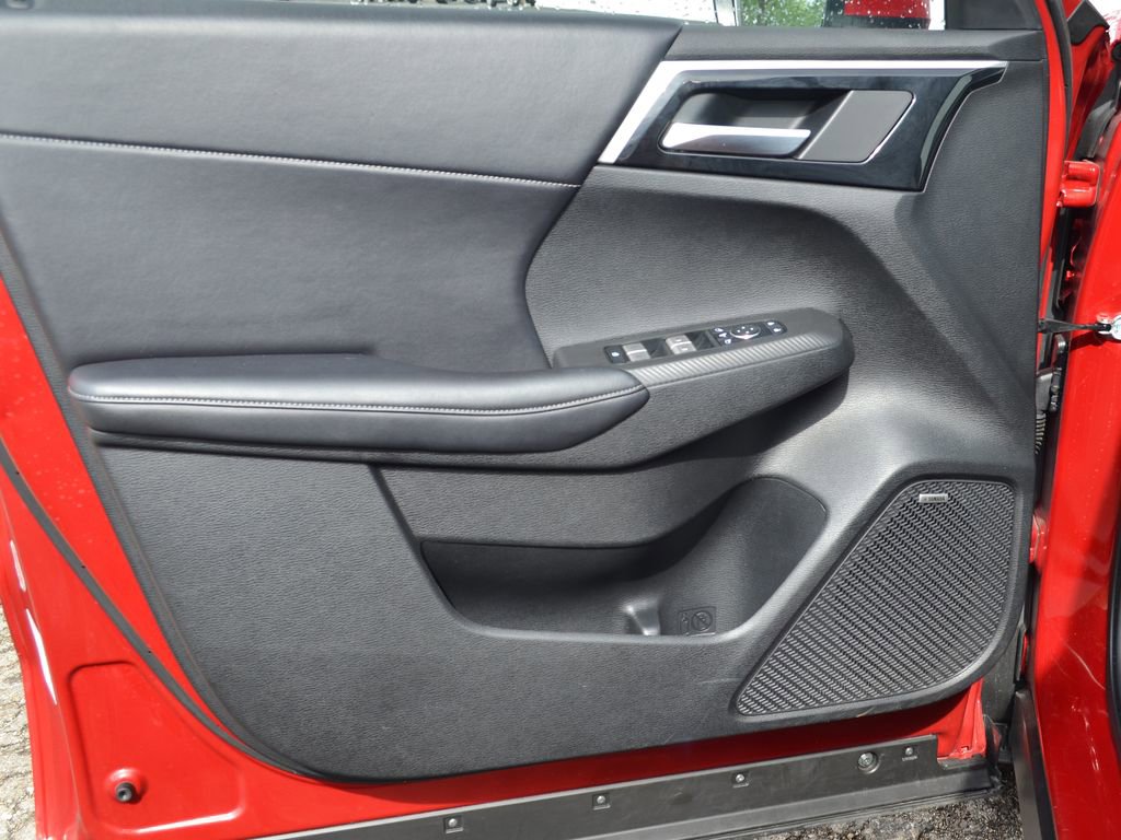 Used 2025 Mitsubishi Outlander AWD image 22