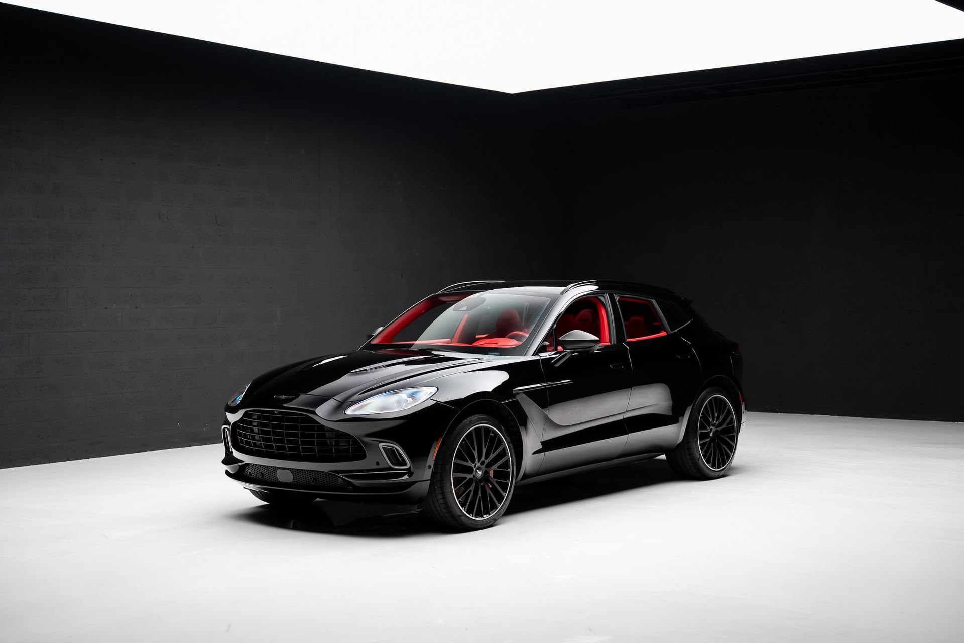 Used 2022 Aston Martin DBX AWD/4WD image 4