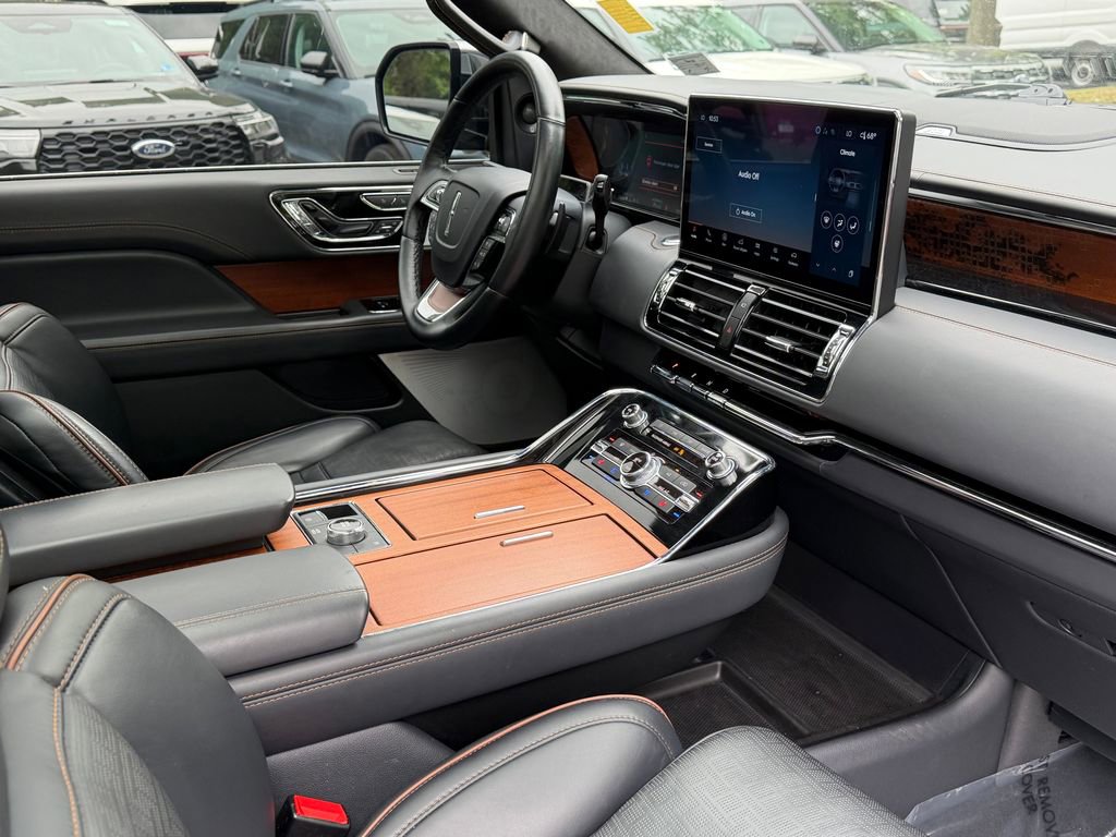 Used 2024 Lincoln Navigator Black Label AWD/4WD image 12