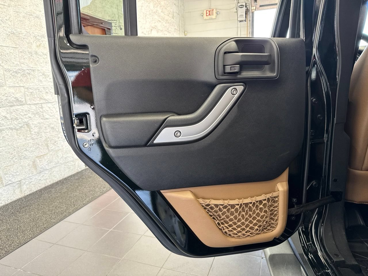 Used 2012 Jeep Wrangler Unlimited Sahara w/ Connectivity Group AWD/4WD image 37