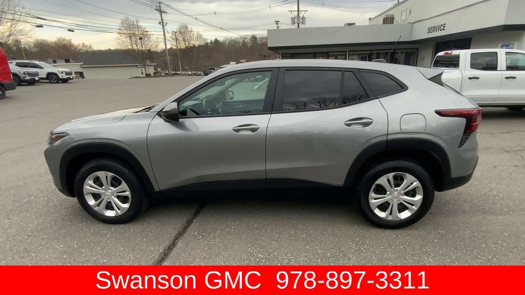 Used 2024 Chevrolet Trax LS w/ Driver Confidence Package image 6