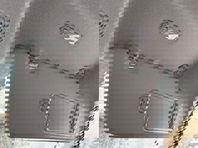 Used 2023 Hyundai Venue SEL image 32