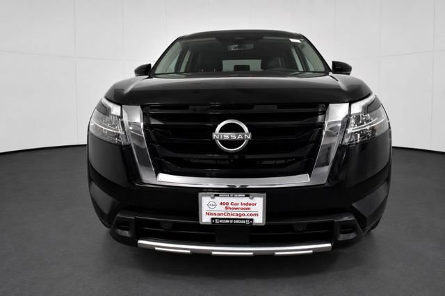 Used 2023 Nissan Pathfinder SL AWD/4WD image 2