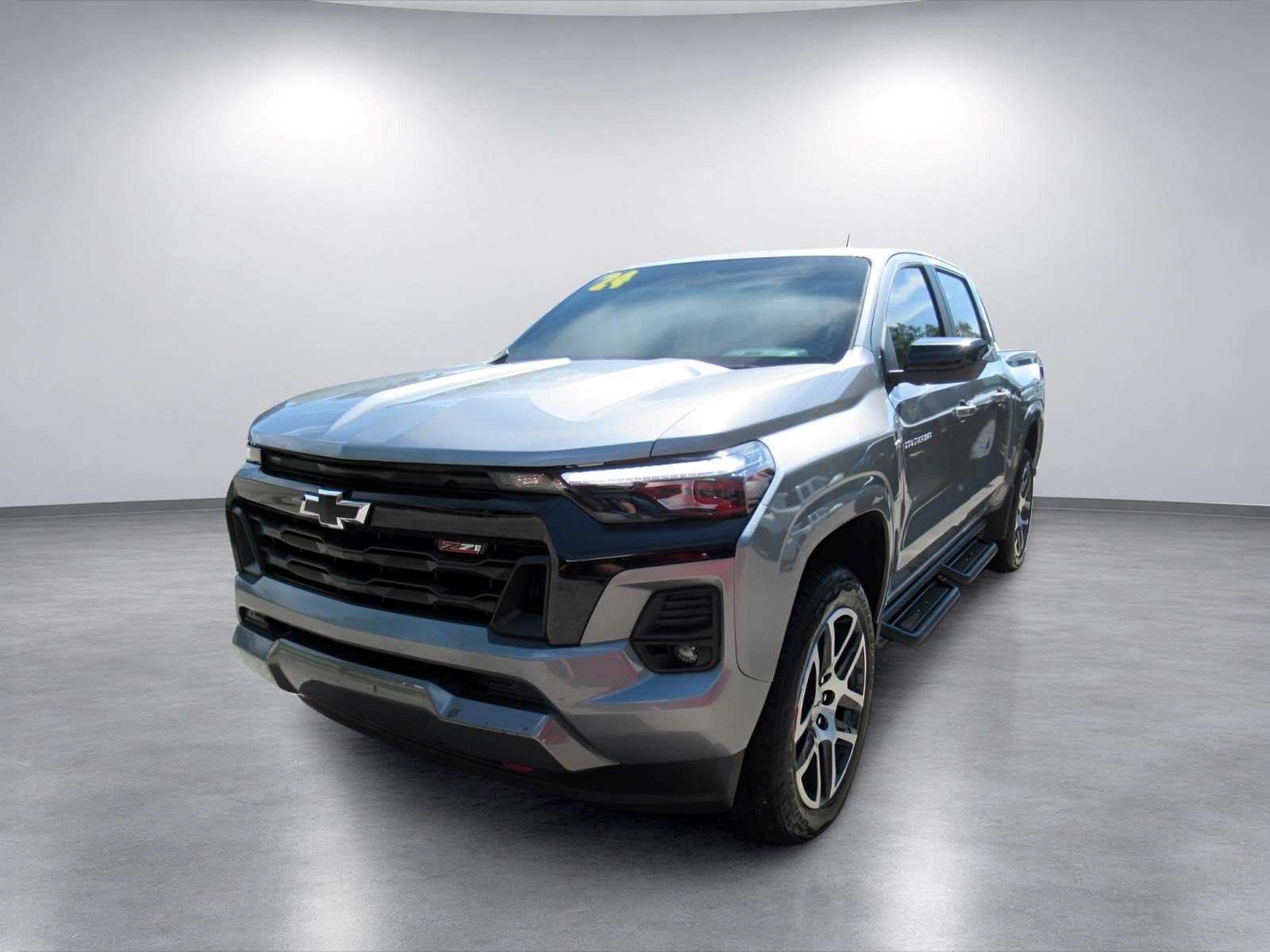 Used 2024 Chevrolet Colorado Z71 w/ Z71 Convenience Package 2 AWD/4WD image 3