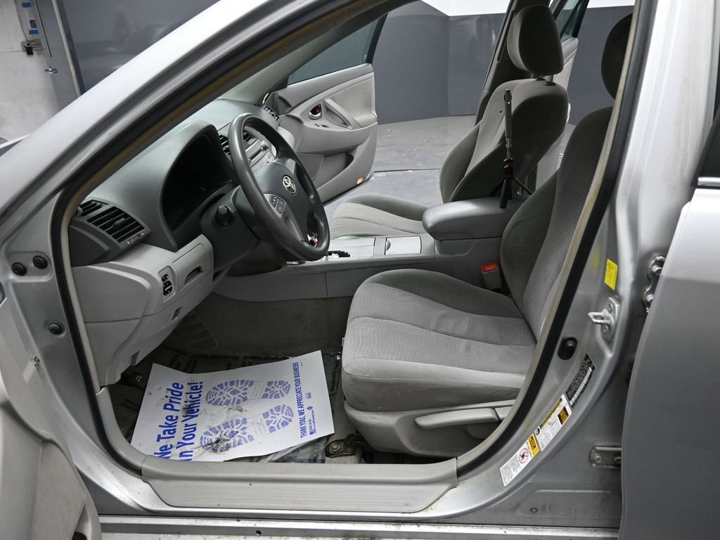 Used 2011 Toyota Camry LE image 27