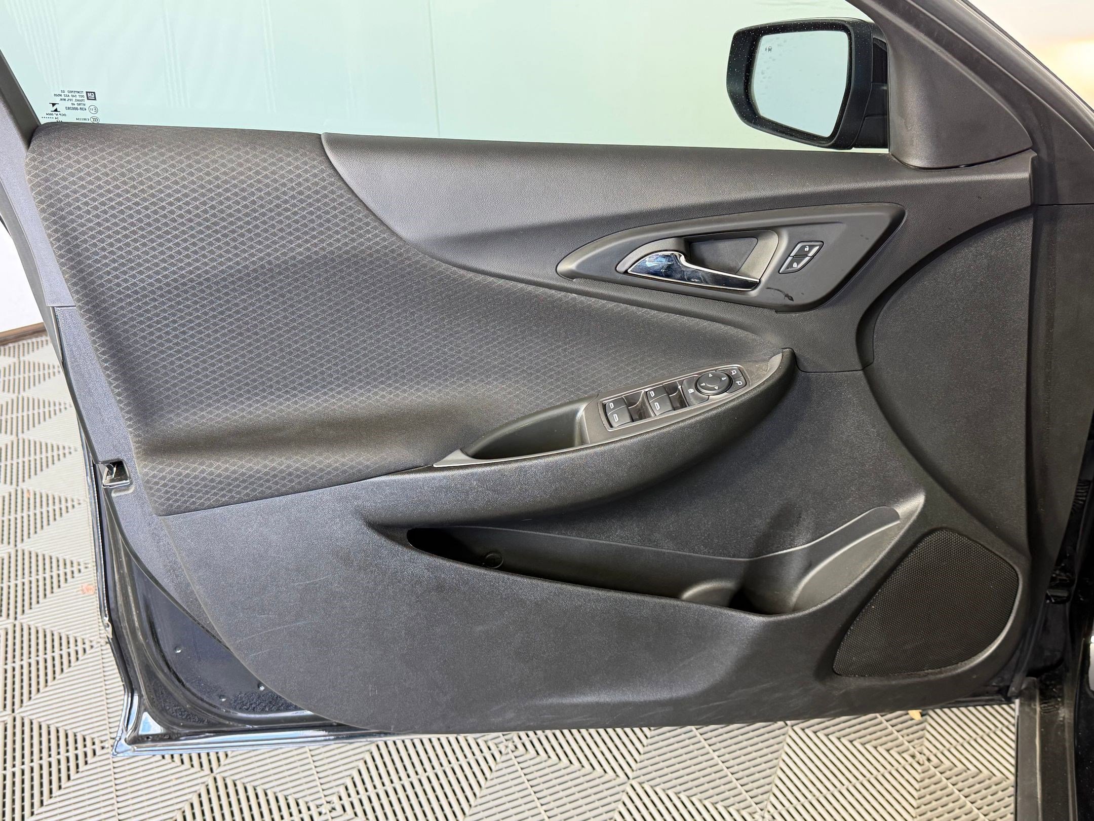 Used 2025 Chevrolet Malibu RS image 23