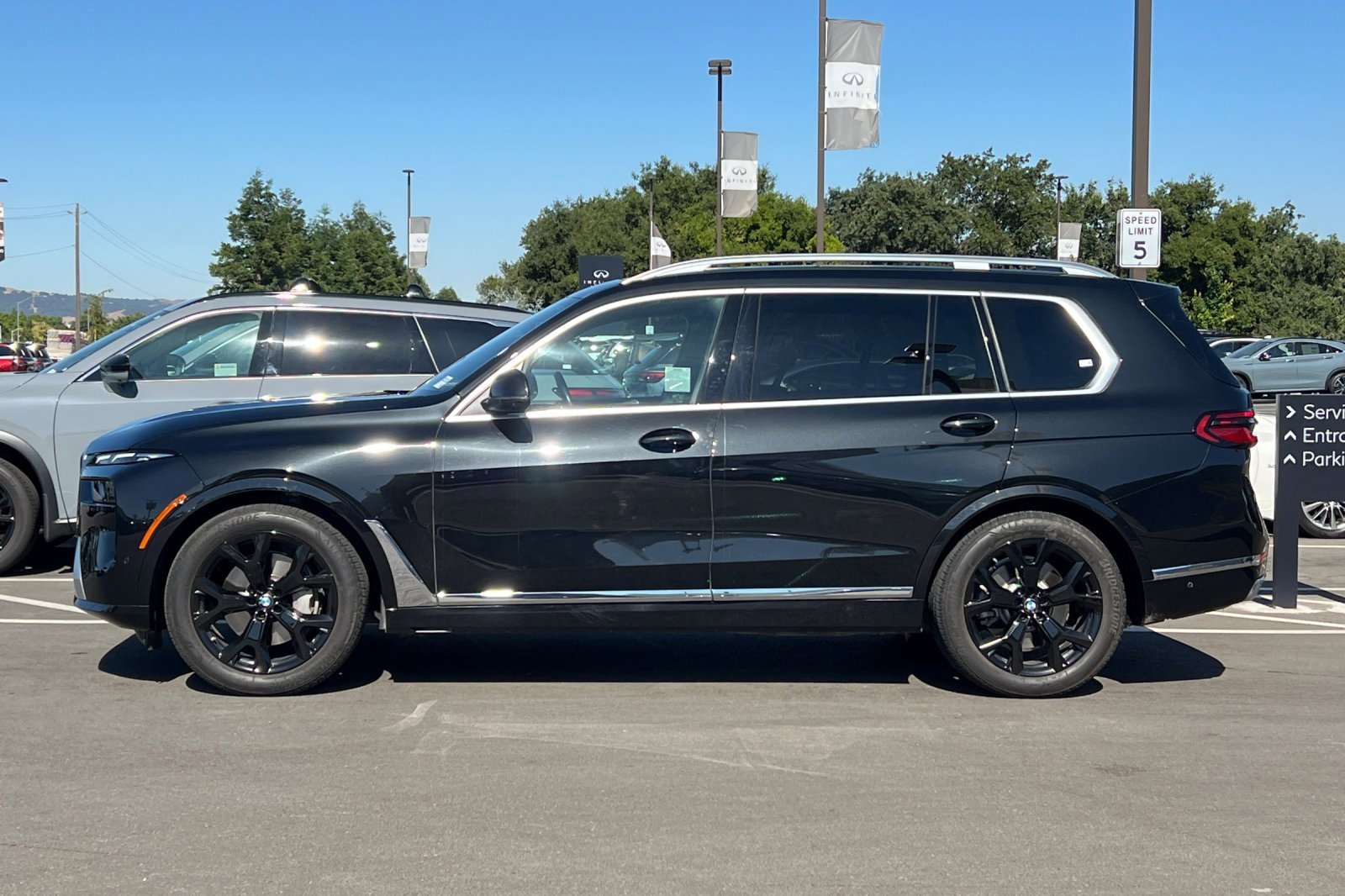 Used 2025 BMW X7 xDrive40i w/ Climate Comfort Package image 7