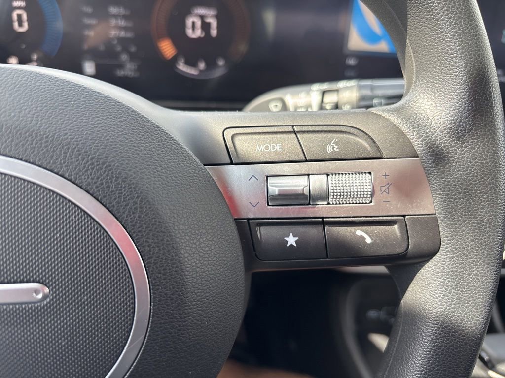 Used 2024 Hyundai Kona SE FWD image 23
