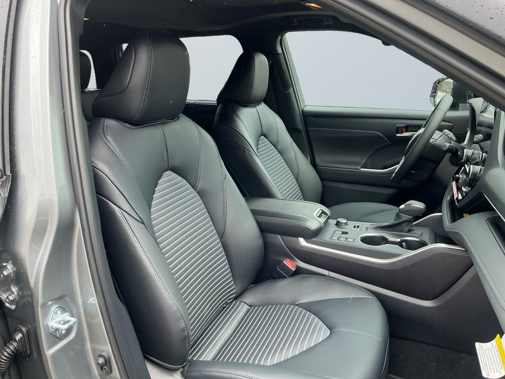 New 2026 Toyota Highlander XSE AWD/4WD image 16