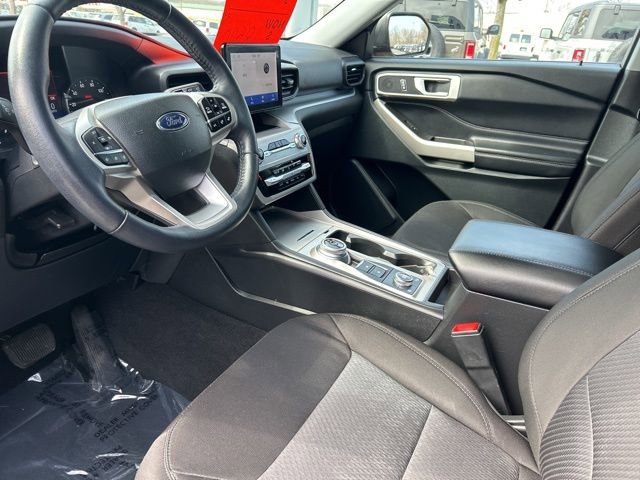 Used 2023 Ford Explorer XLT AWD/4WD image 18