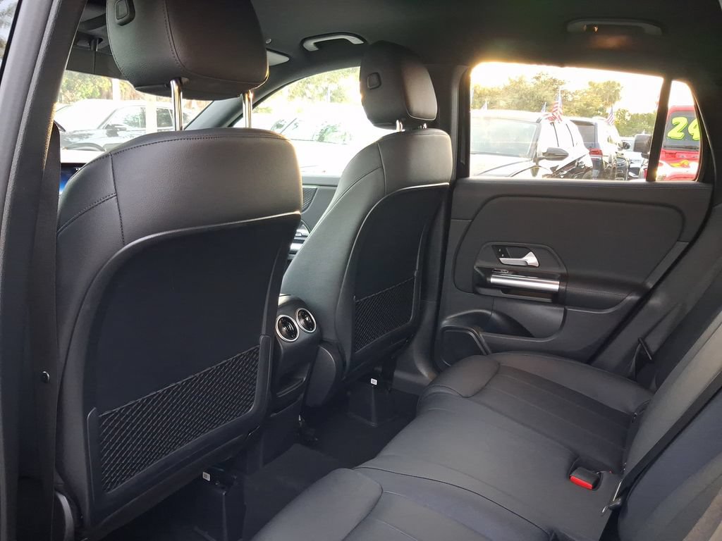 Used 2025 Mercedes-Benz GLA 250 4MATIC w/ Winter Package image 7