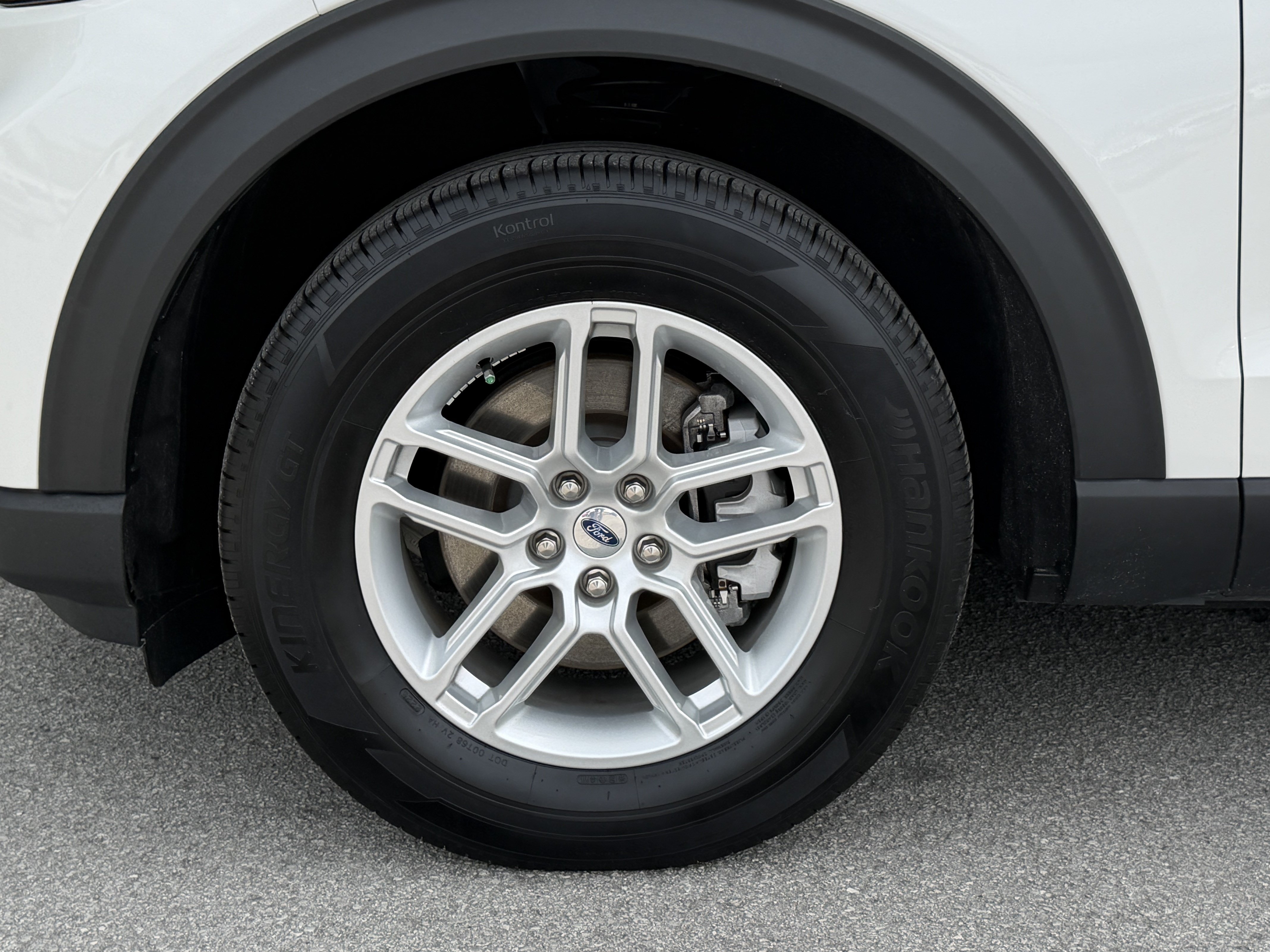 Used 2025 Ford Explorer Active RWD image 12