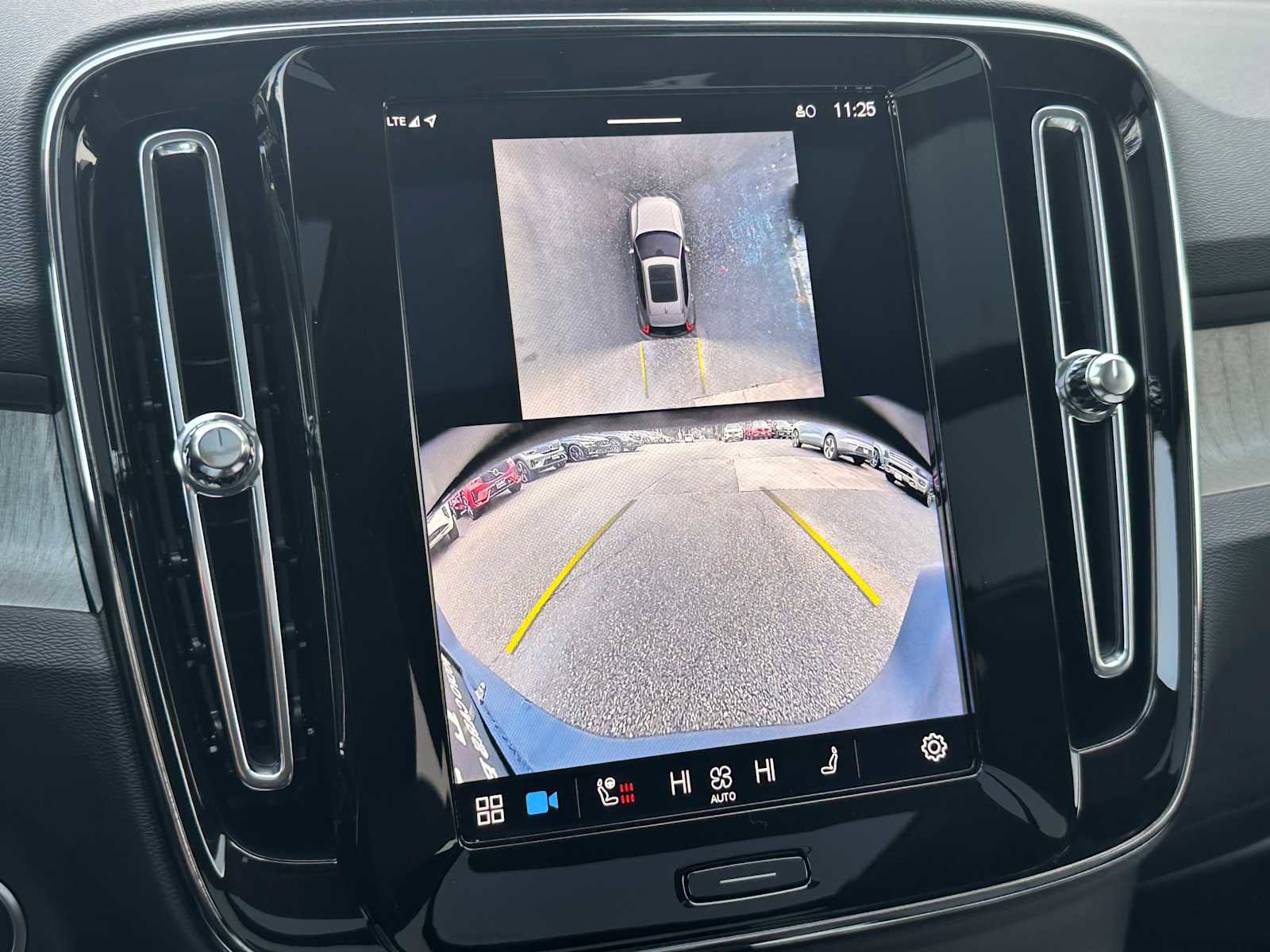 Used 2025 Volvo XC40 B5 Ultra w/ Climate Package image 26