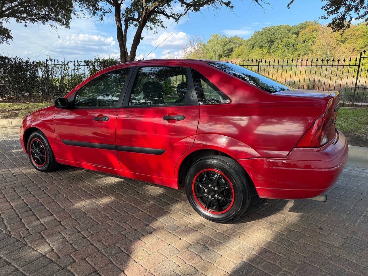 Used 2002 Ford Focus LX FWD image 7