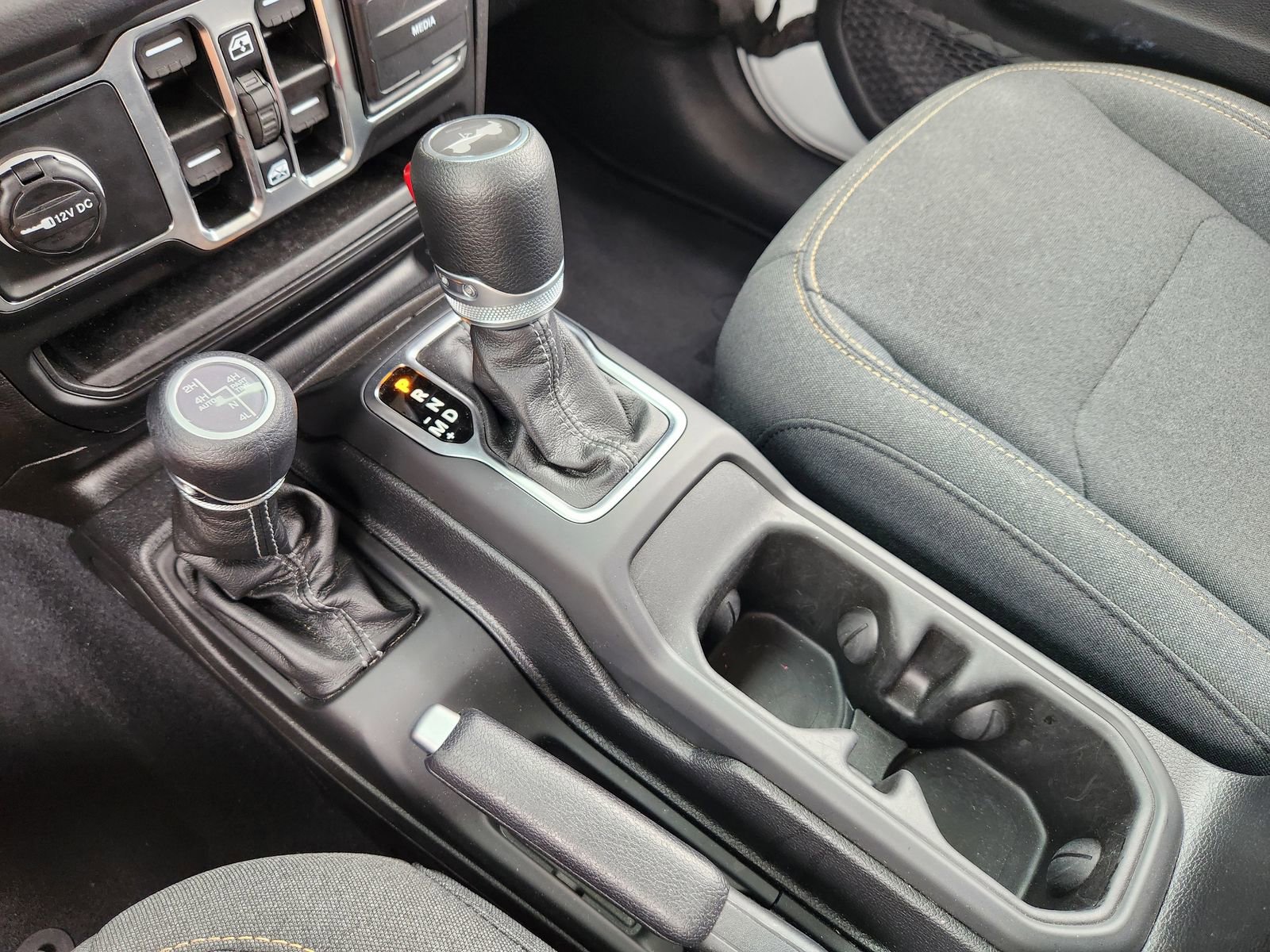 Used 2025 Jeep Wrangler Sahara w/ Safety Group image 28