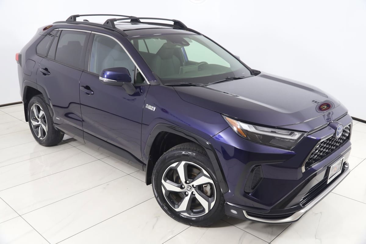 Used 2023 Toyota RAV4 SE w/ Weather & Moonroof Package AWD/4WD image 17