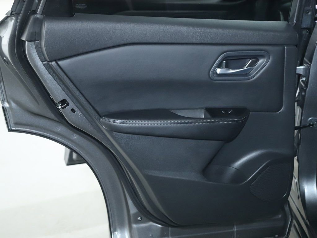 Used 2025 Nissan Rogue SV image 13