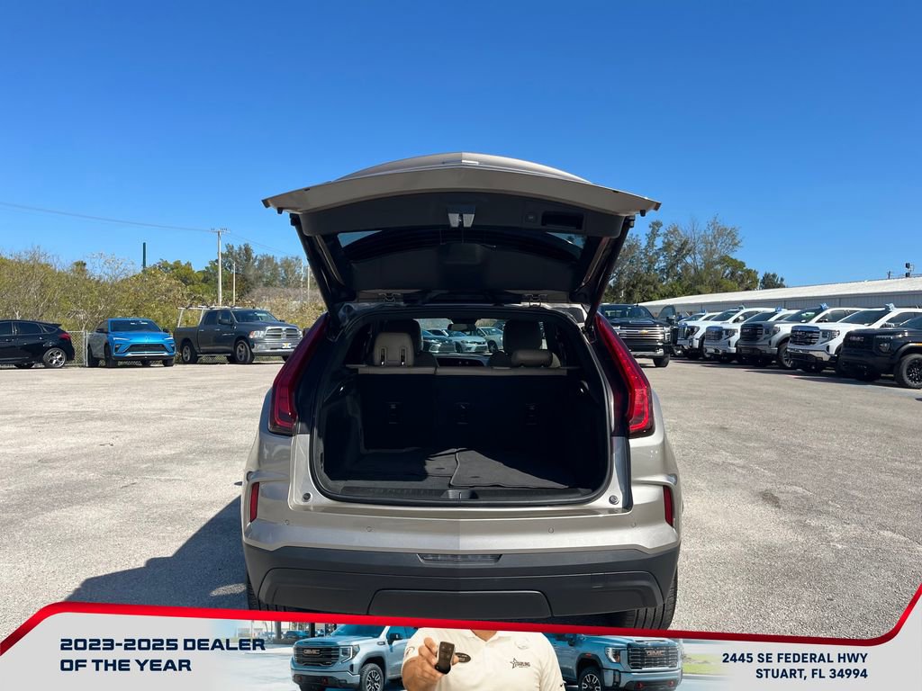 Used 2024 Cadillac XT4 Luxury image 16