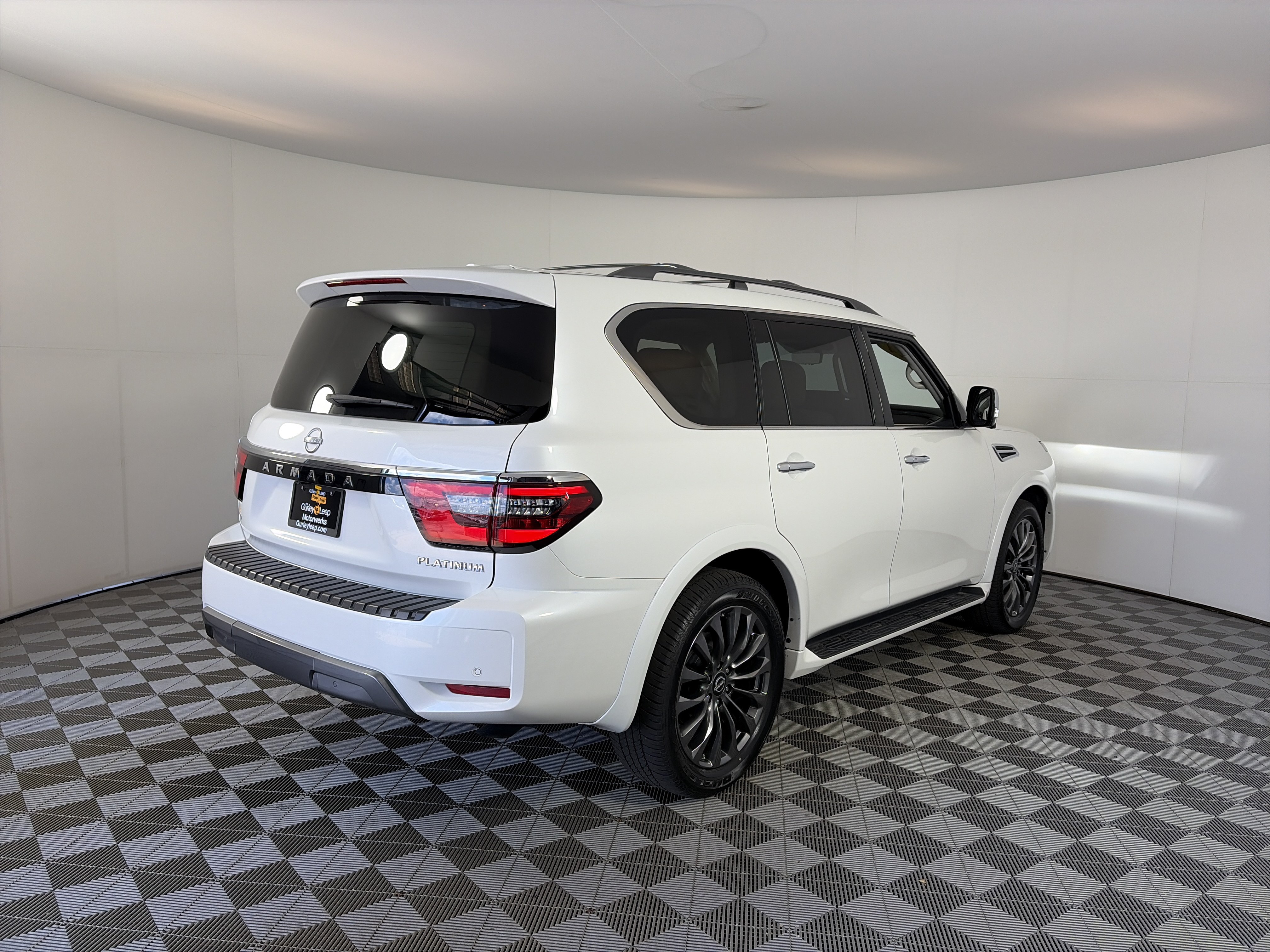 Used 2024 Nissan Armada Platinum w/ Captain's Chairs Package RWD image 11