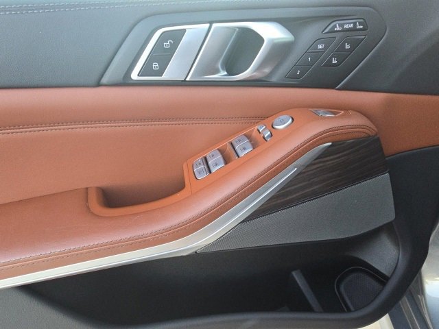 Used 2023 BMW X7 M60i w/ Executive Package image 13