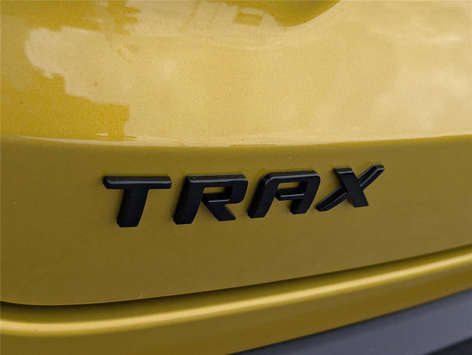 Used 2025 Chevrolet Trax RS w/ Sunroof Package FWD image 9