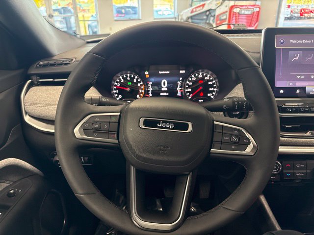 Used 2024 Jeep Compass Latitude AWD/4WD image 29