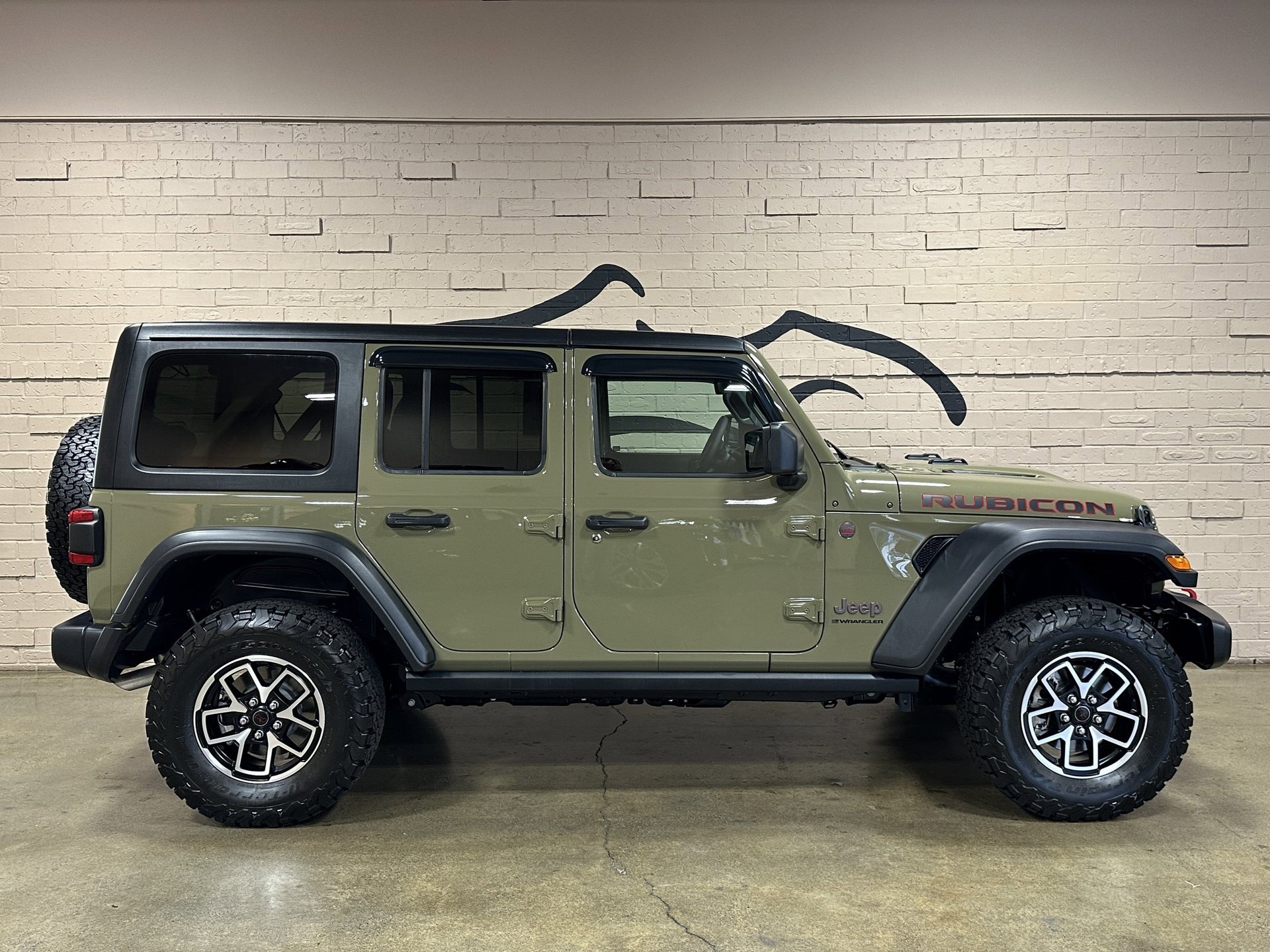 Used 2025 Jeep Wrangler Rubicon w/ Technology Group image 2
