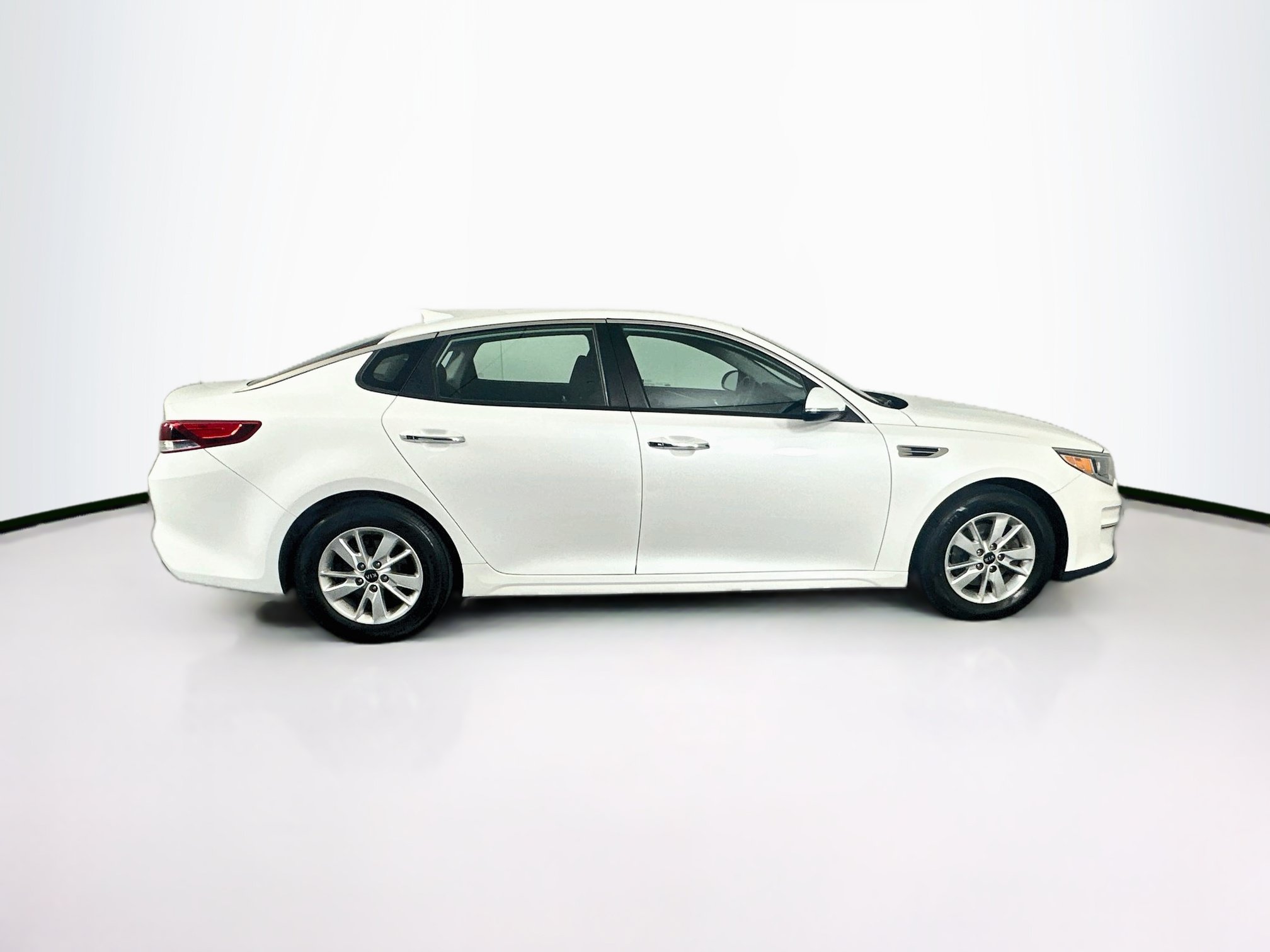 Used 2018 Kia Optima LX FWD image 10
