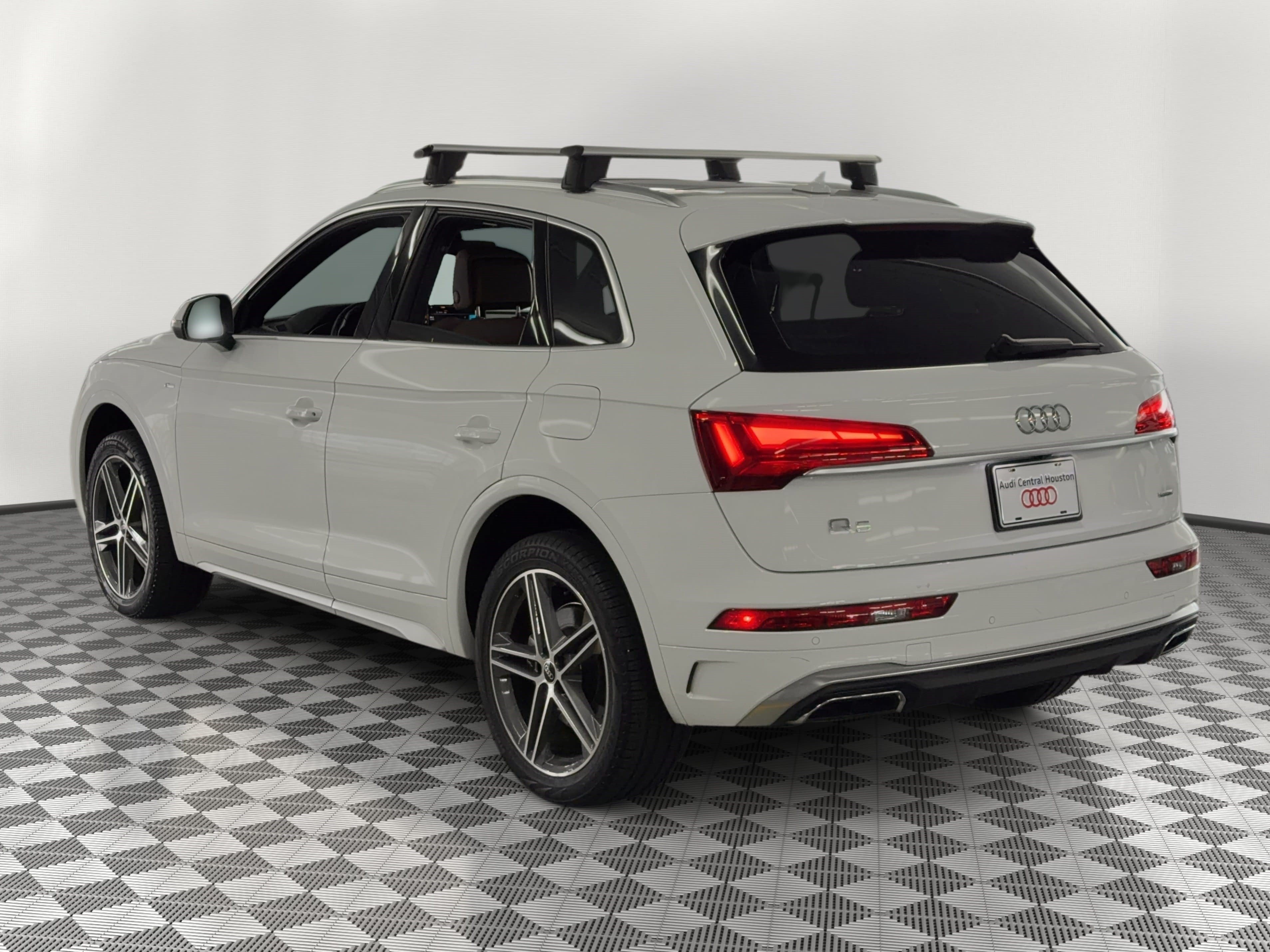 Certified 2023 Audi Q5 e Premium Plus w/ Premium Plus Package AWD/4WD image 3