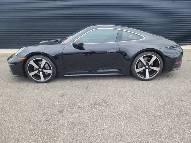 Certified 2025 Porsche 911 Carrera RWD image 9