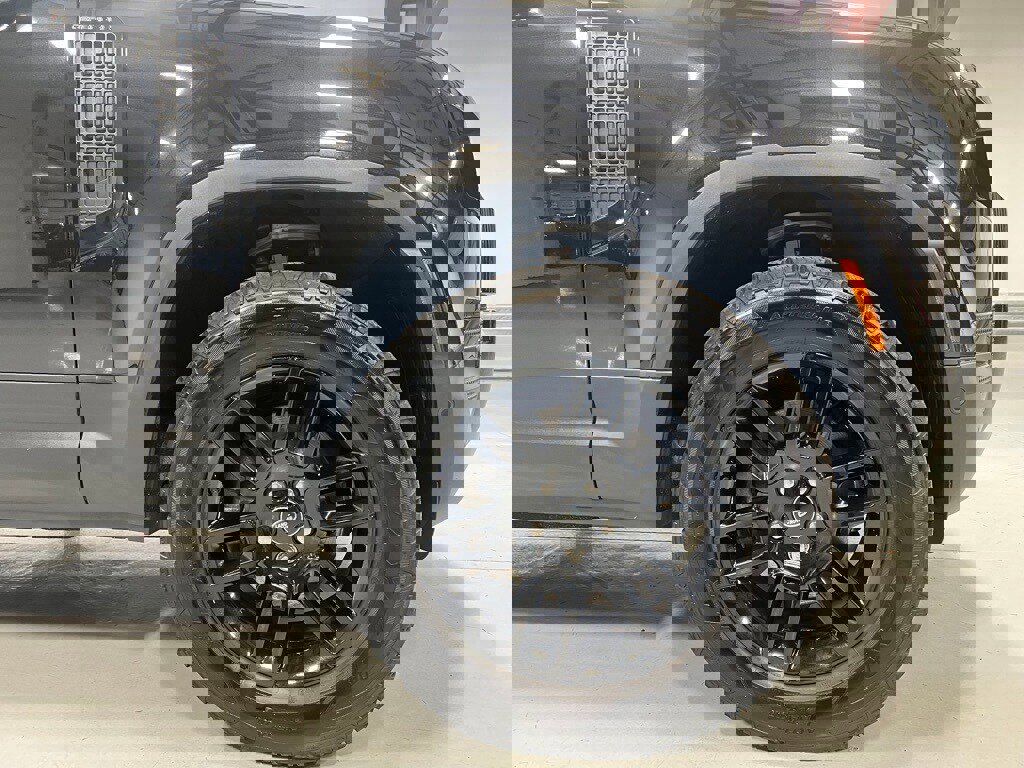 Used 2024 Land Rover Defender 110 S image 16