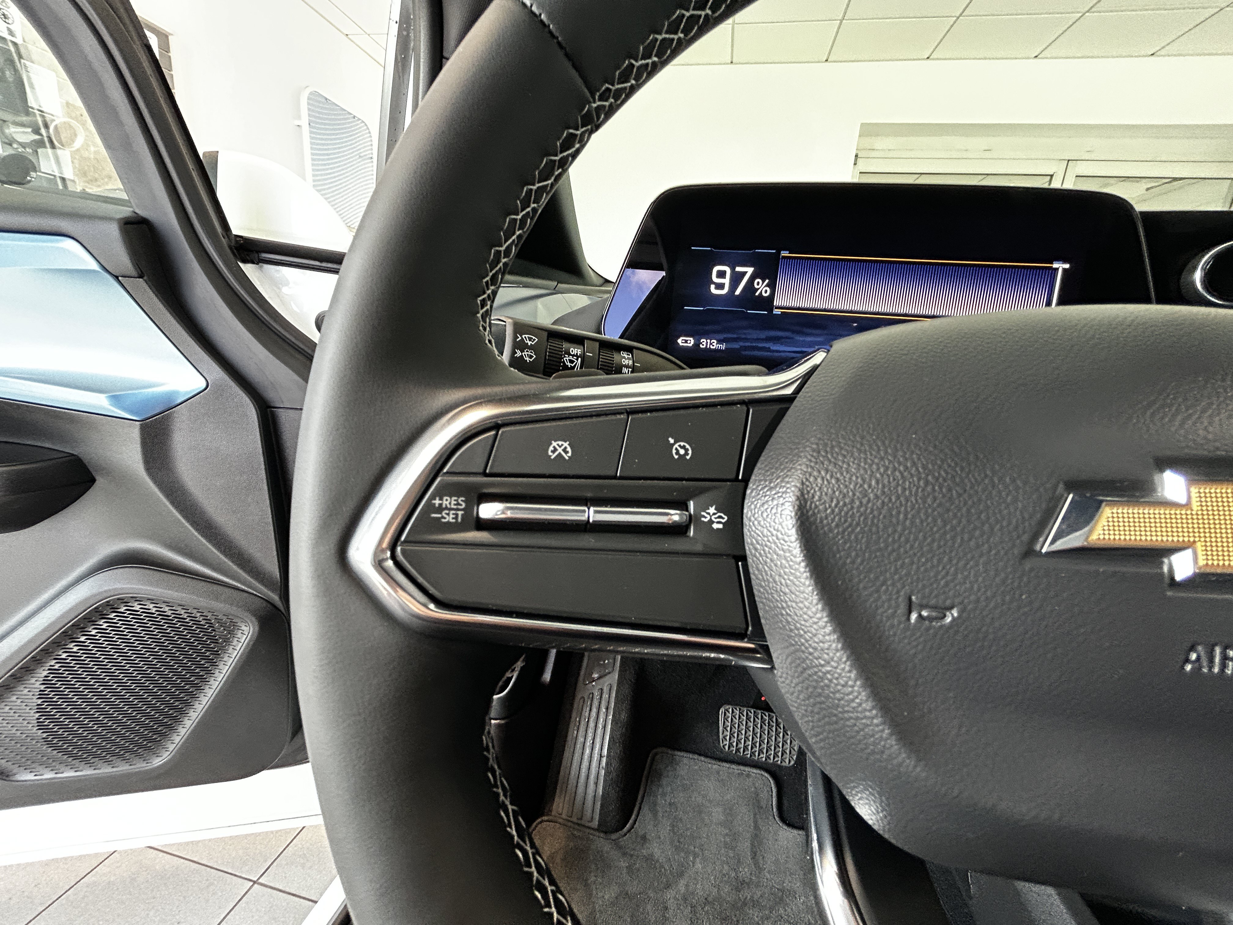 Used 2025 Chevrolet Equinox EV LT w/ Convenience Package FWD image 12