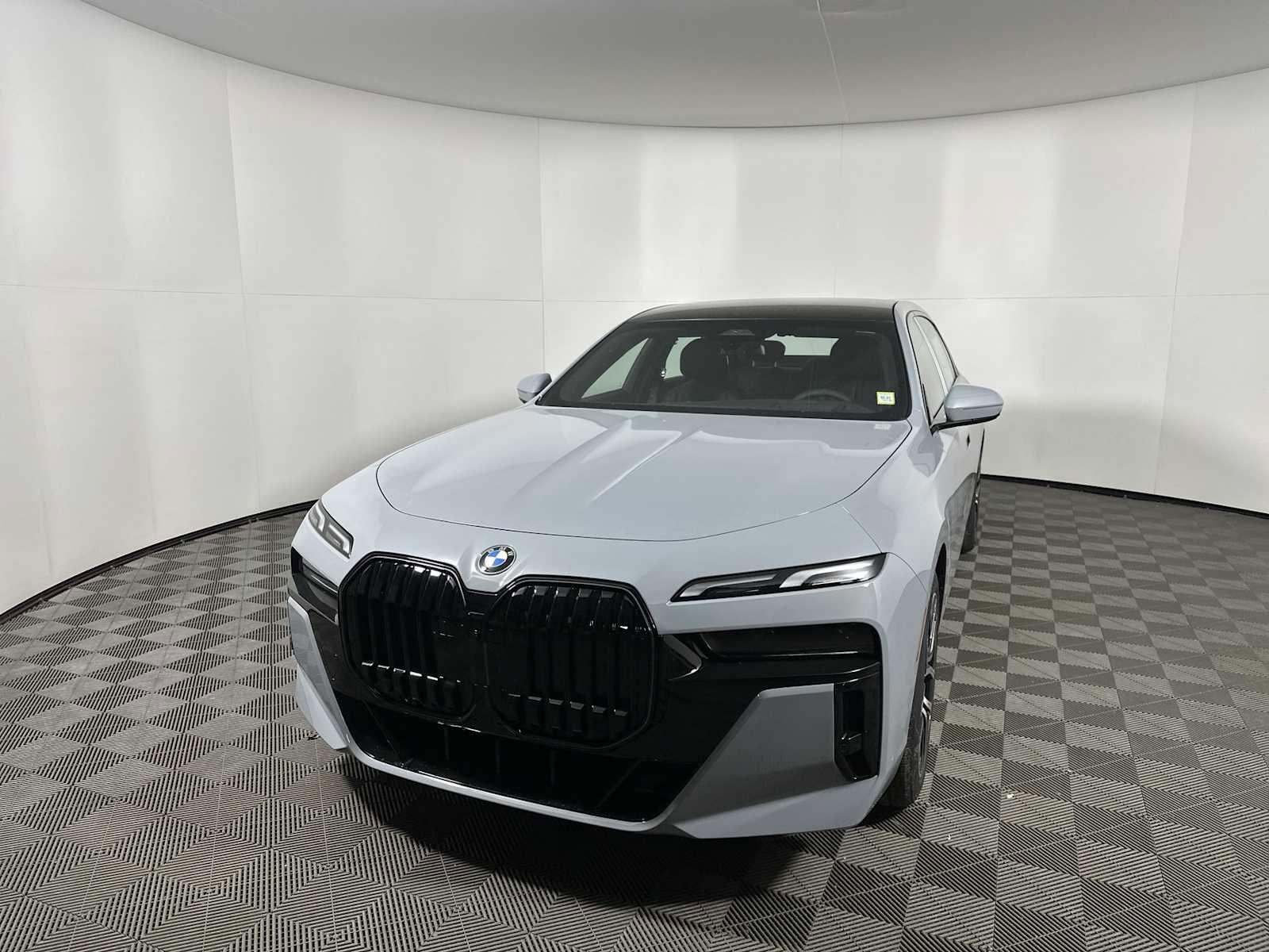 New 2026 BMW 740i xDrive w/ Premium Package image 7