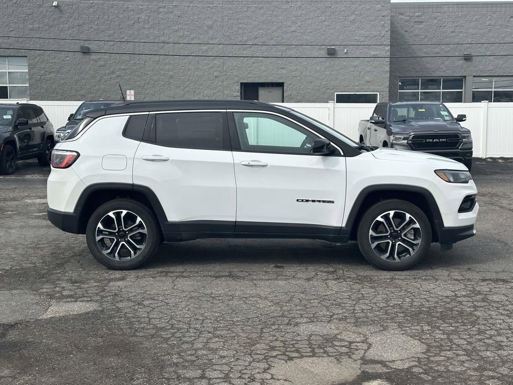 Used 2023 Jeep Compass Limited image 2